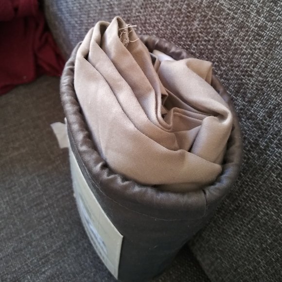 Casaluna Temperature Regulating Solid Pillowcase Set - Picture 11 of 13